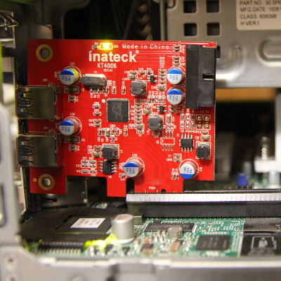Inateck KT4006 inside the MicroServer